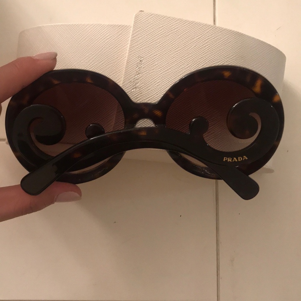 Prada sunglasses - Picture 3 of 3